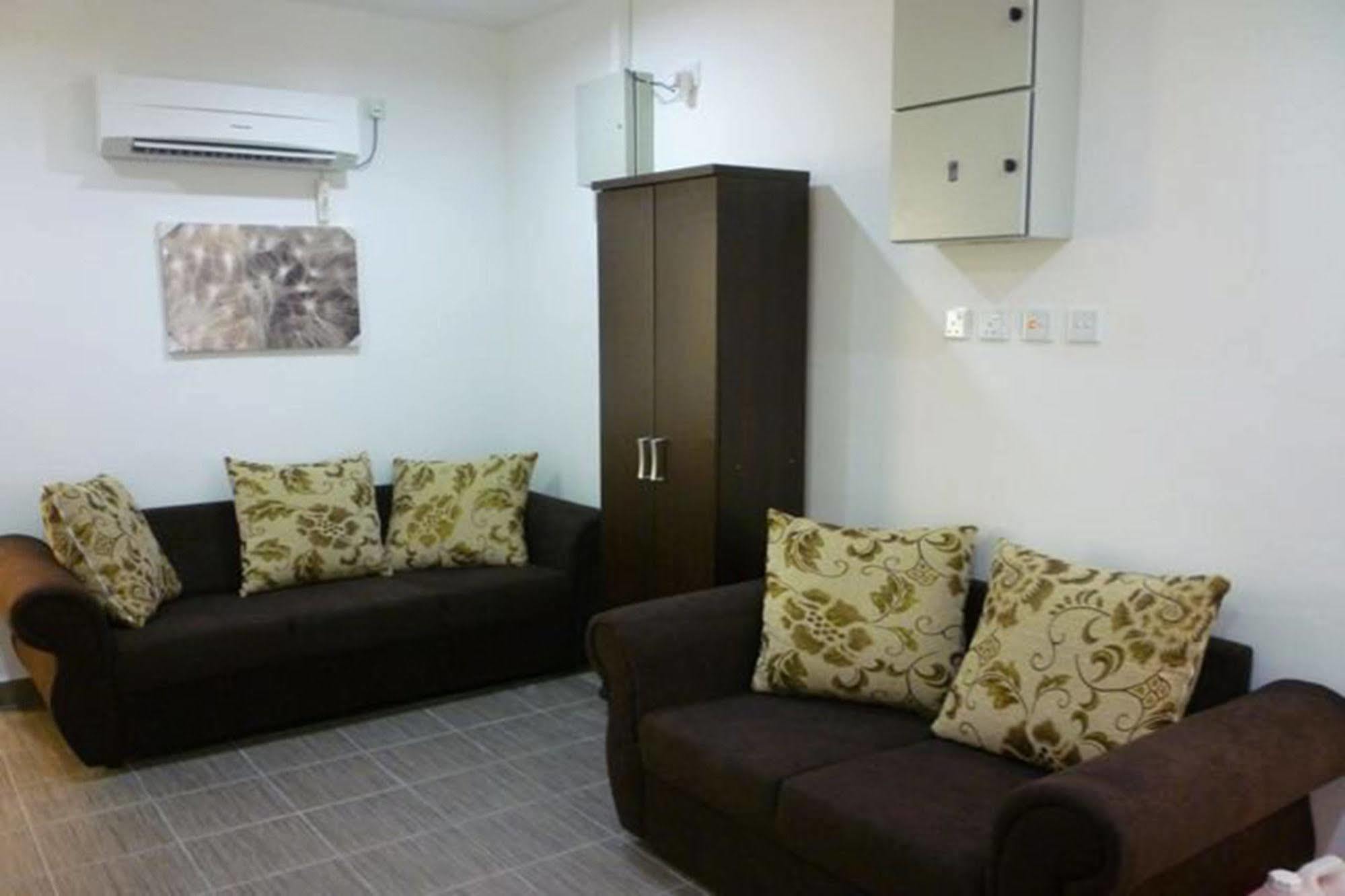 One Motel And Cafe Kuah Exterior foto