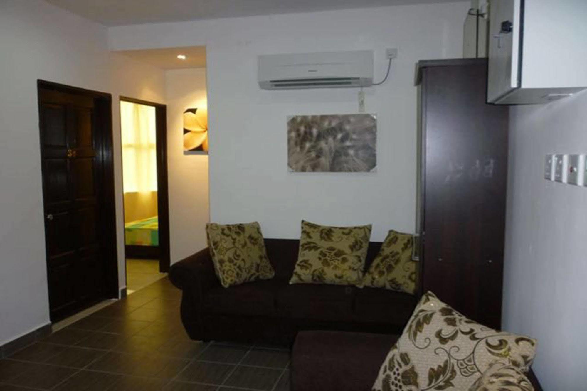 One Motel And Cafe Kuah Exterior foto